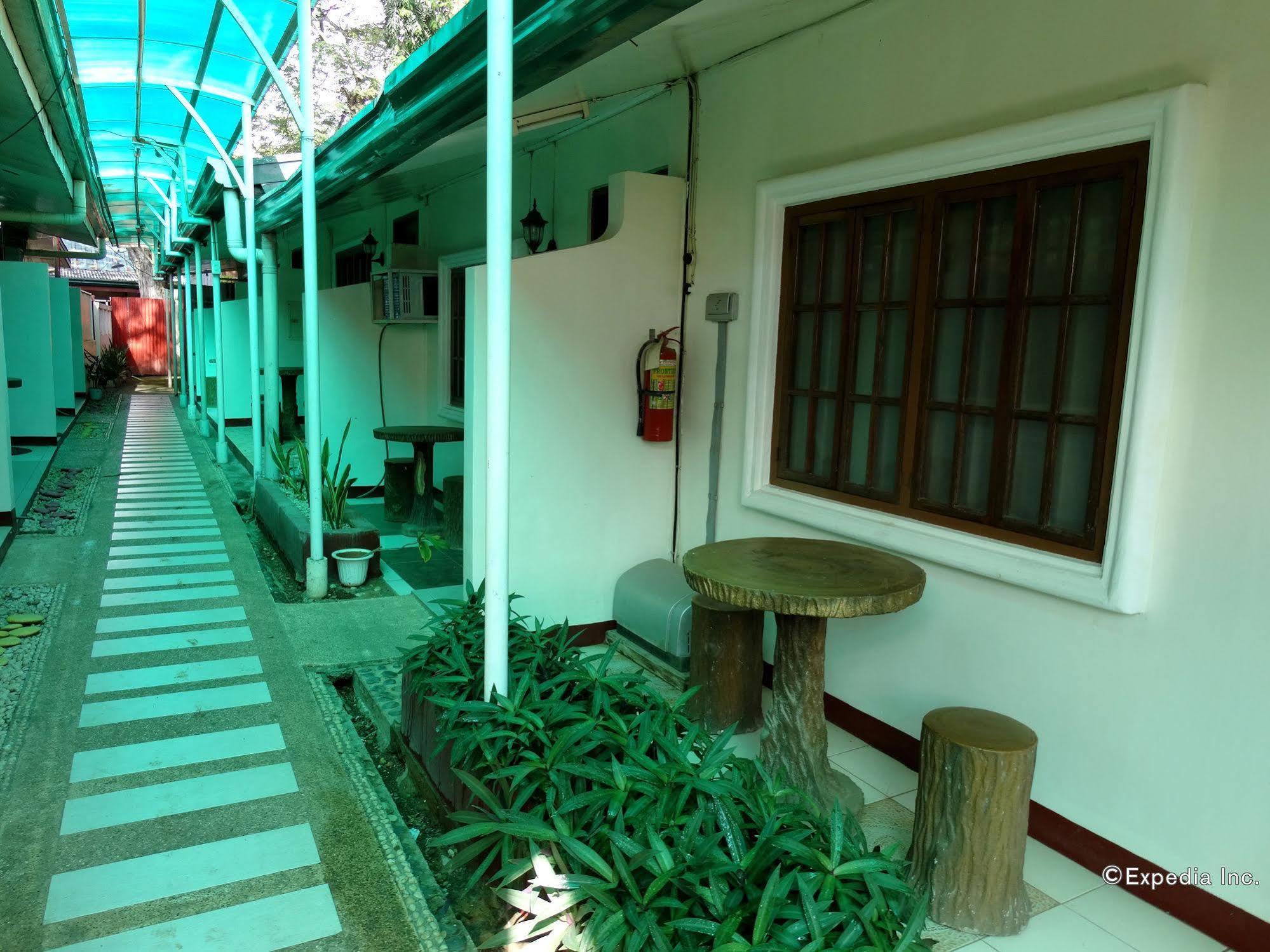 D'Lucky Garden Inn & Suites Tiniguiban Экстерьер фото
