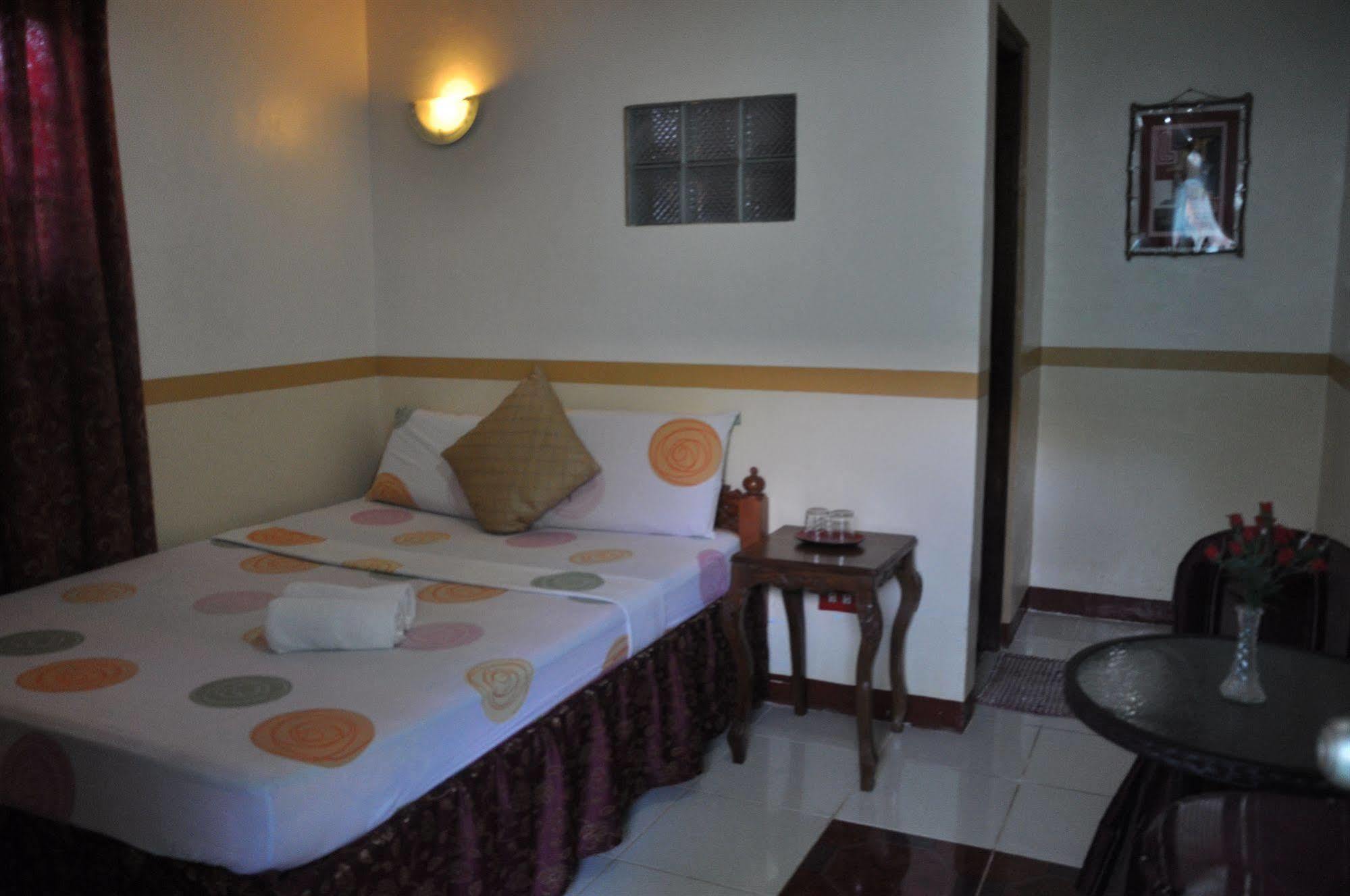 D'Lucky Garden Inn & Suites Tiniguiban Экстерьер фото